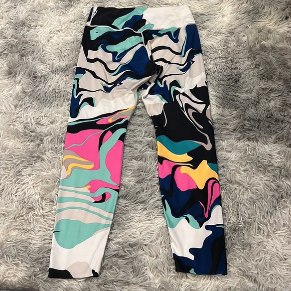 Nike Medium Leggings - Picture 3 of 6